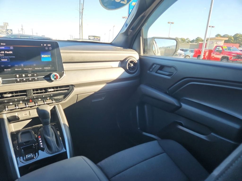 2025 Chevrolet Colorado WT/LT