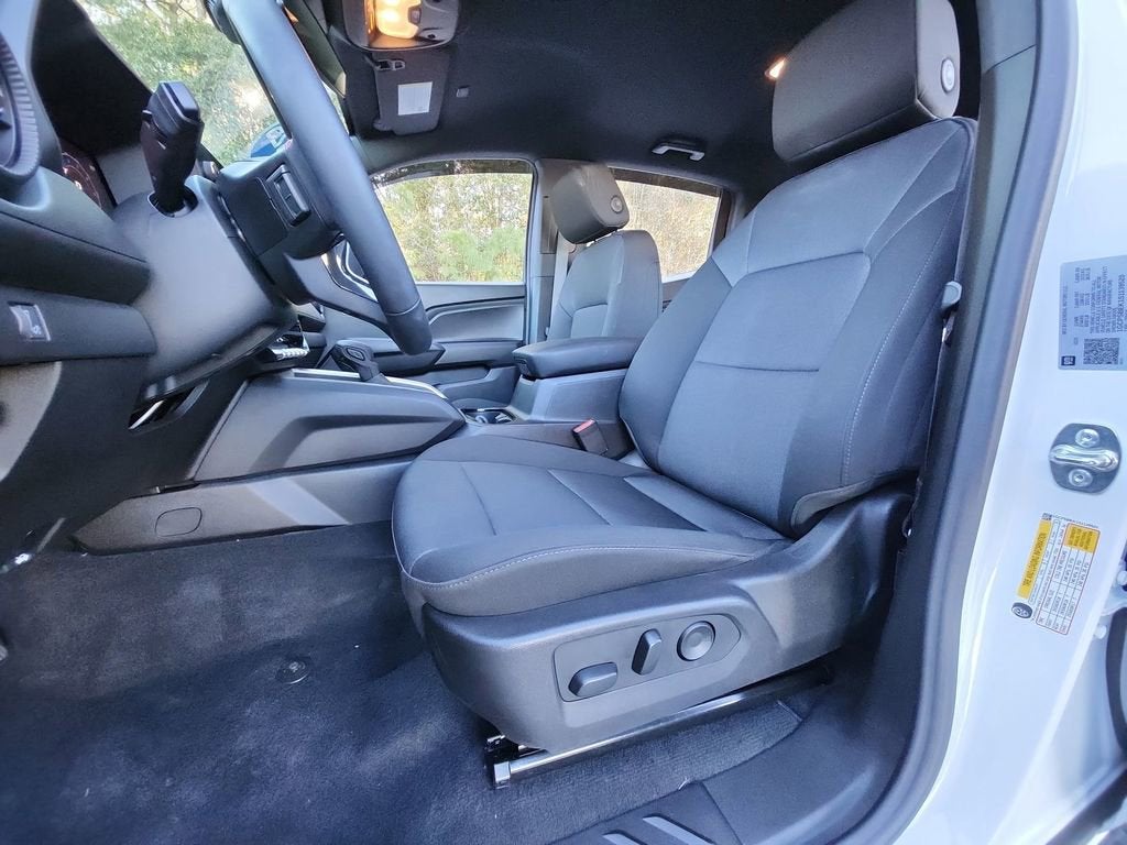 2025 Chevrolet Colorado WT/LT