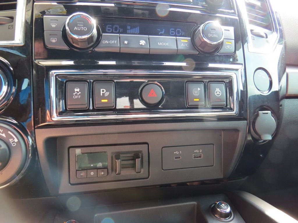 2024 Nissan TITAN Crew Cab Platinum Reserve 4x4