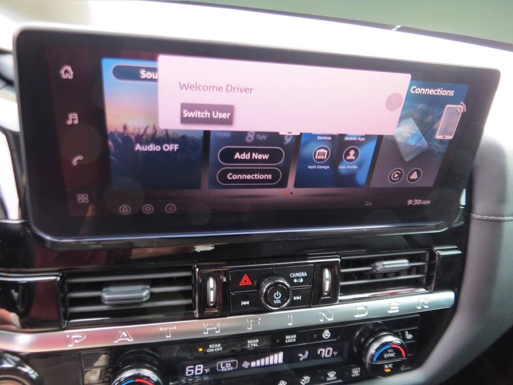 2026 Nissan Pathfinder SL