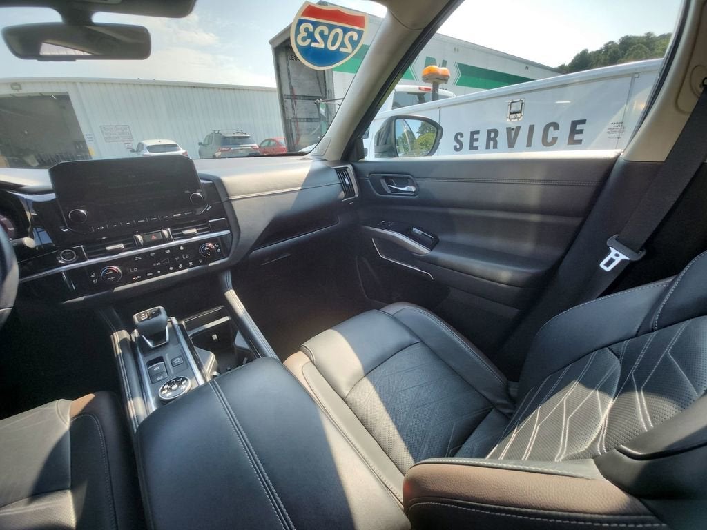 2023 Nissan Pathfinder Platinum 4WD