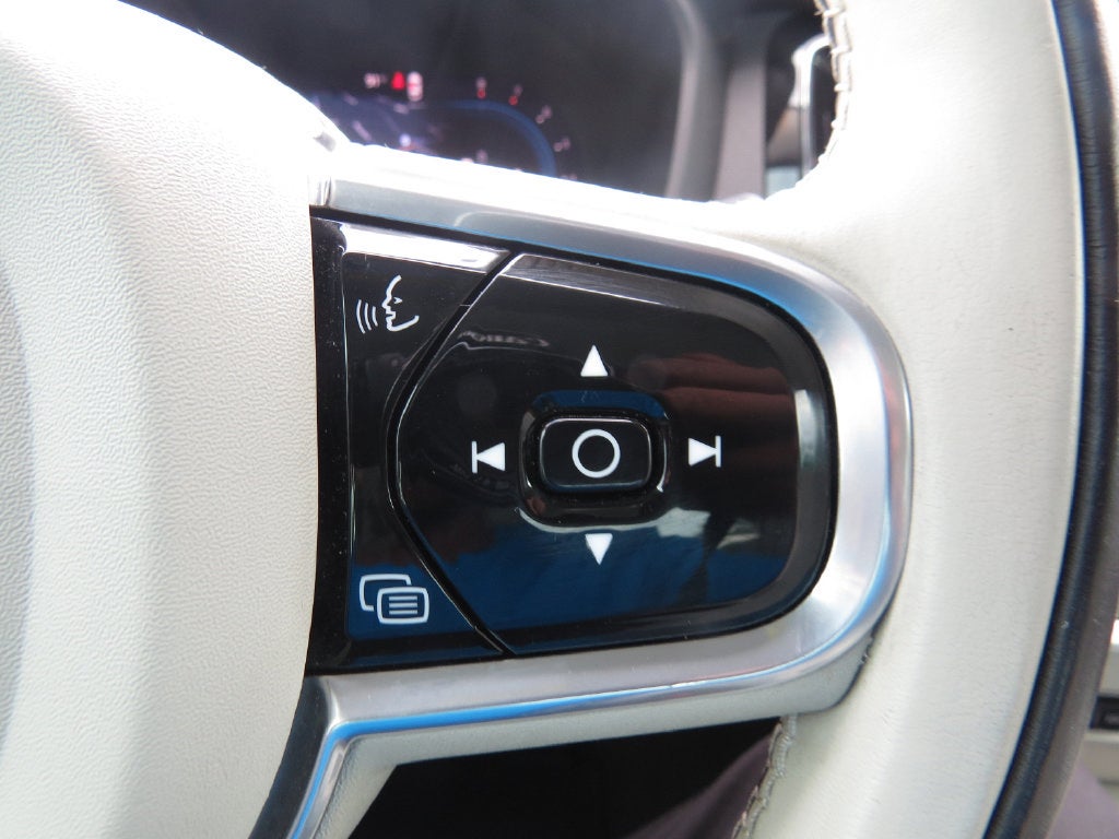 2023 Volvo S60 Plus Dark Theme