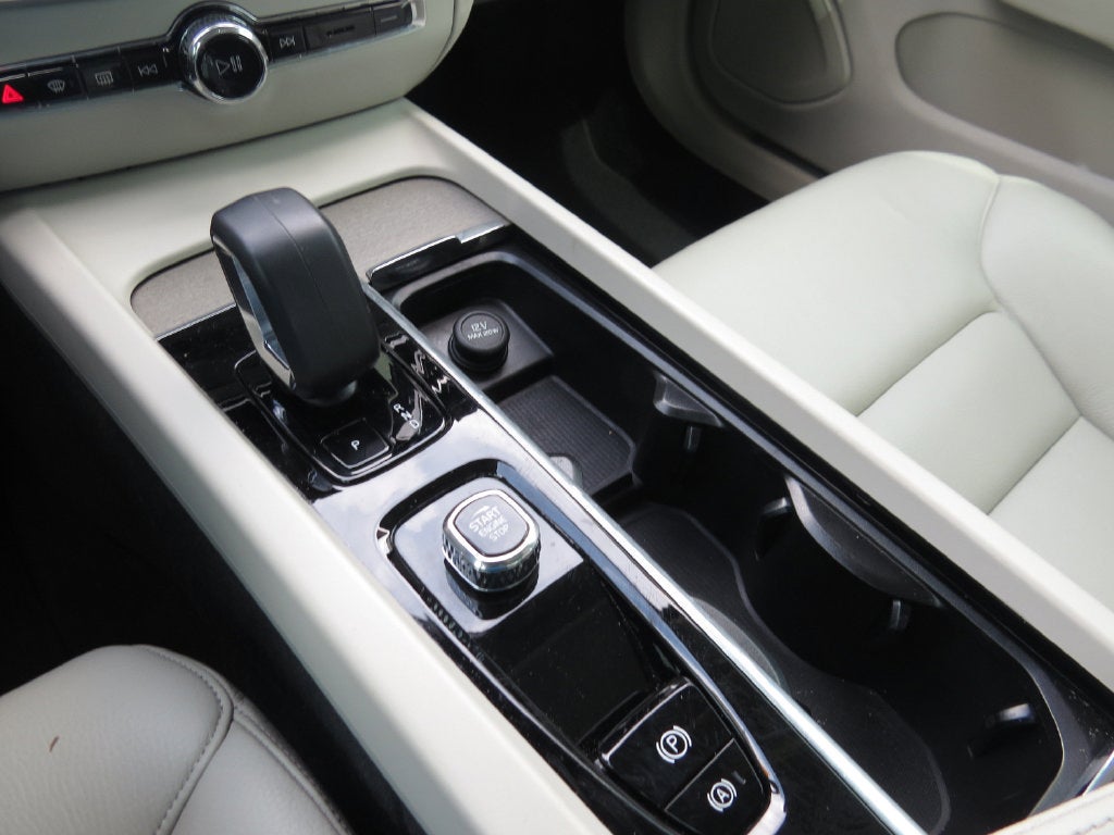 2023 Volvo S60 Plus Dark Theme