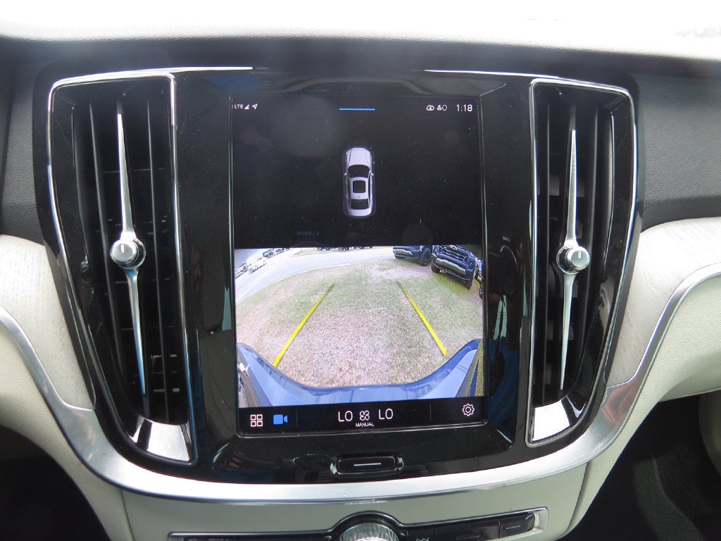 2023 Volvo S60 Plus Dark Theme